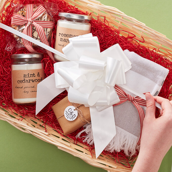 idea_get-started-in-gift-wrap_toolguide.jpg?sw=680&q=85