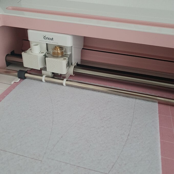 cricut-how-to-make-a-floral-headband-step3.1.jpg?sw=680&q=85