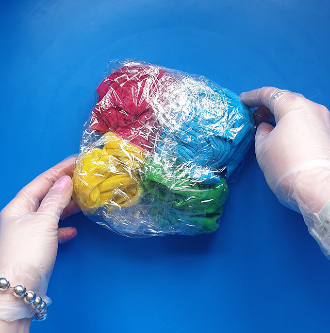 How-to-tie-dye-a-t-shirt_Spiral%20step%206d.jpg?sw=680&q=85