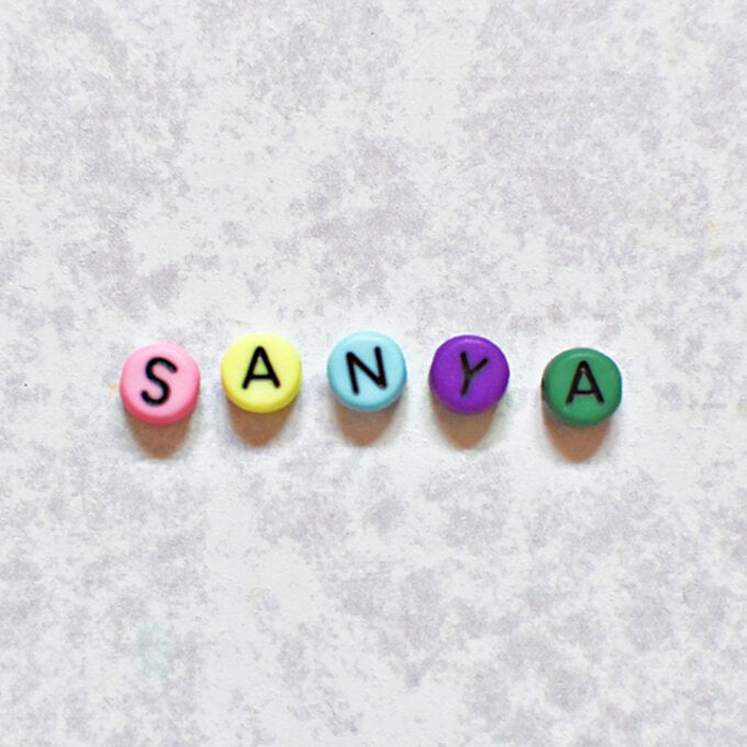 how_to_make_personalised_friendship_bracelets_4.jpg?sw=680&q=85