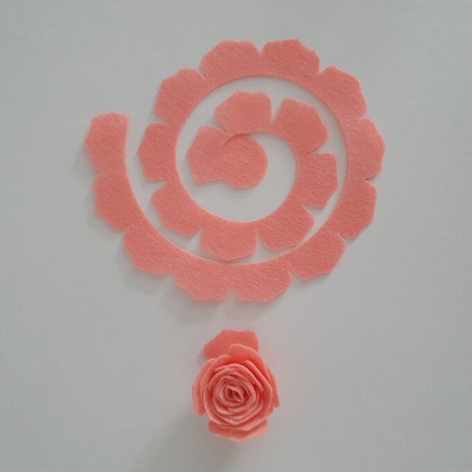 cricut-how-to-make-a-floral-headband-step6.1.jpg?sw=680&q=85