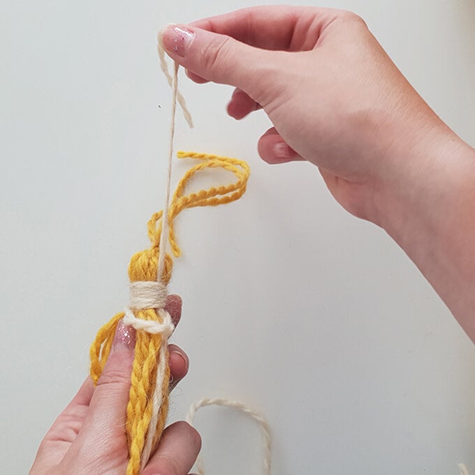 cricut-how-to-make-personalised-christmas-stockings-tassels-step-5a.jpg?sw=680&q=85